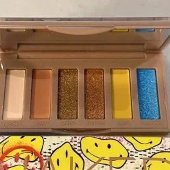 New Urban Decay x Smiley® Naked Eyeshadow Palette - Picture 8 of 13